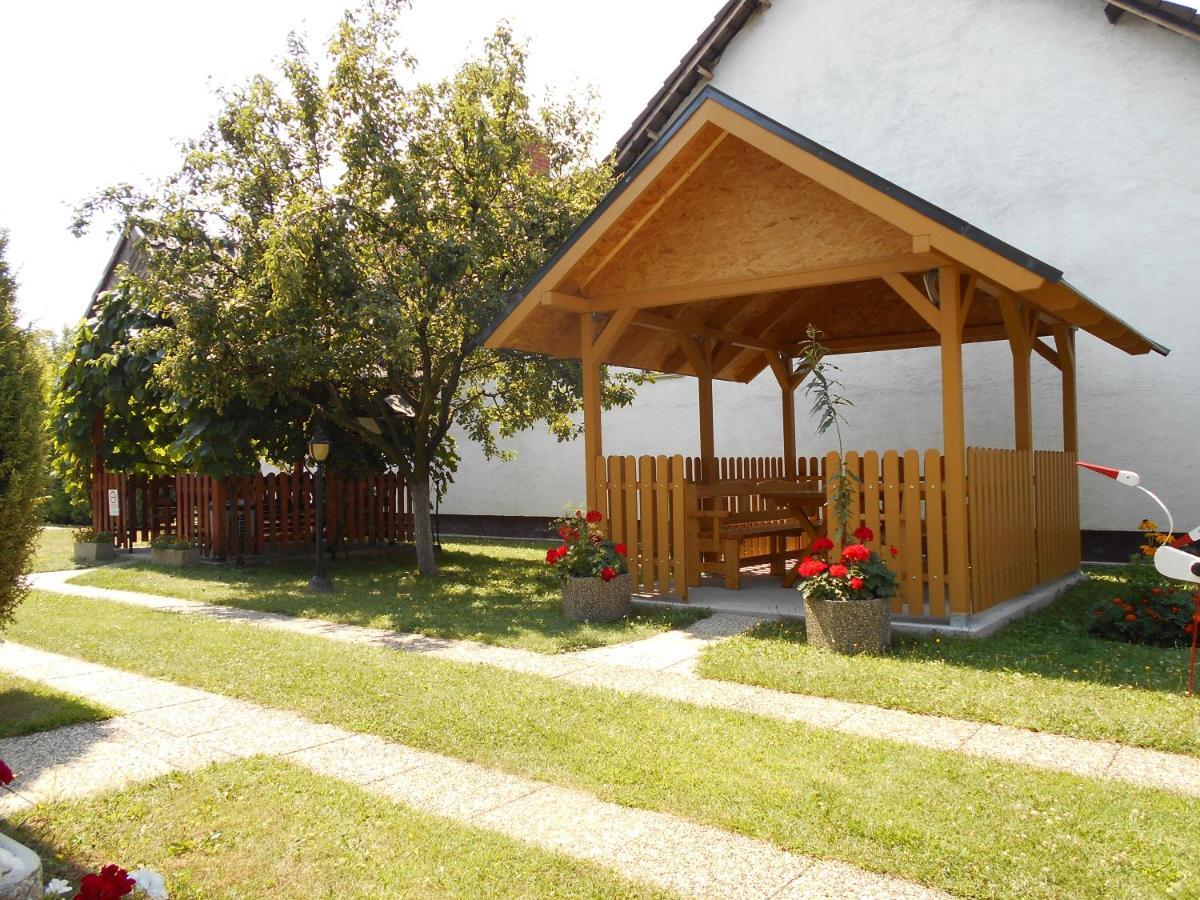 Bed and Breakfast Arpad Panzio Дьєр Екстер'єр фото