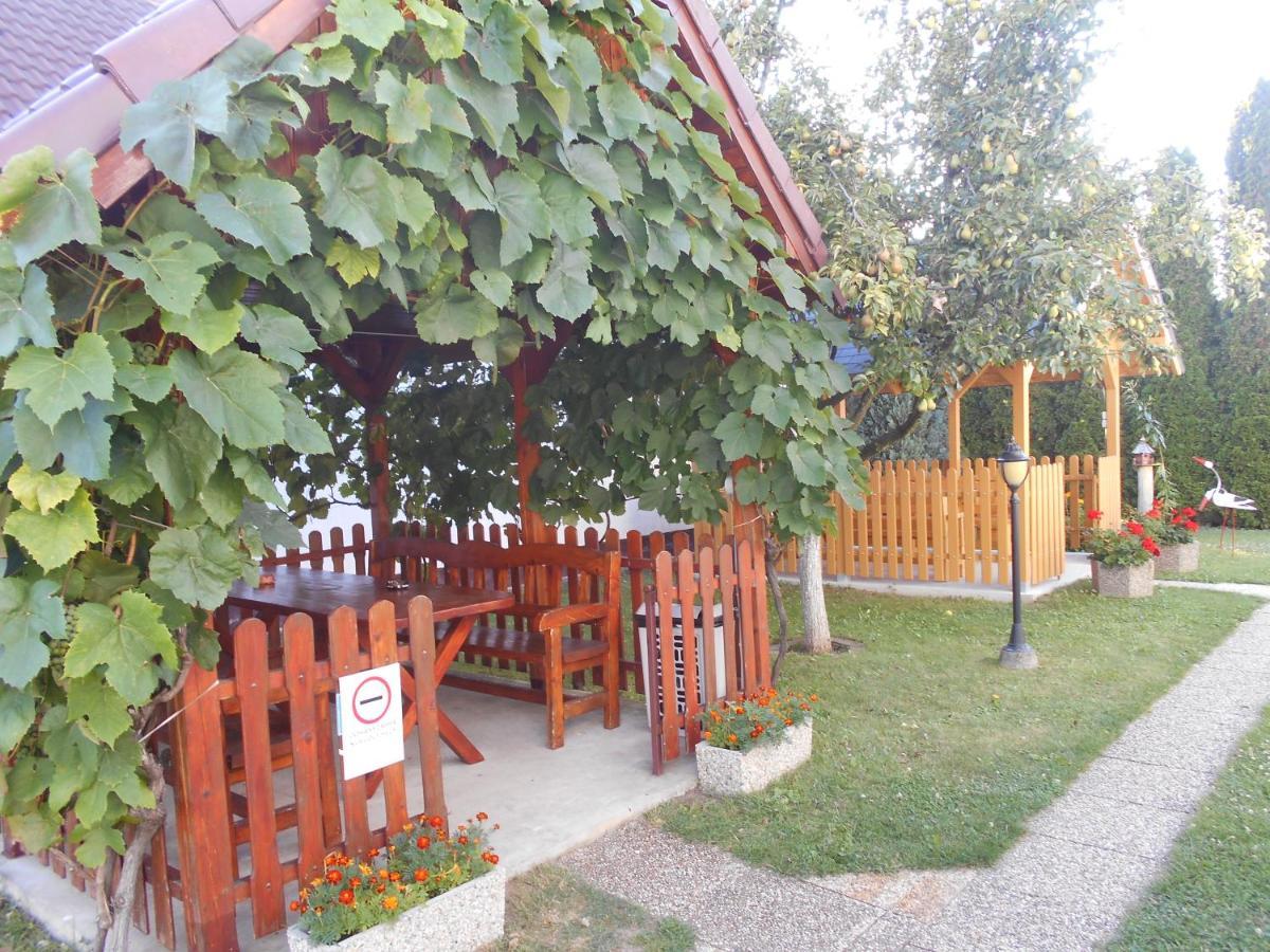 Bed and Breakfast Arpad Panzio Дьєр Екстер'єр фото