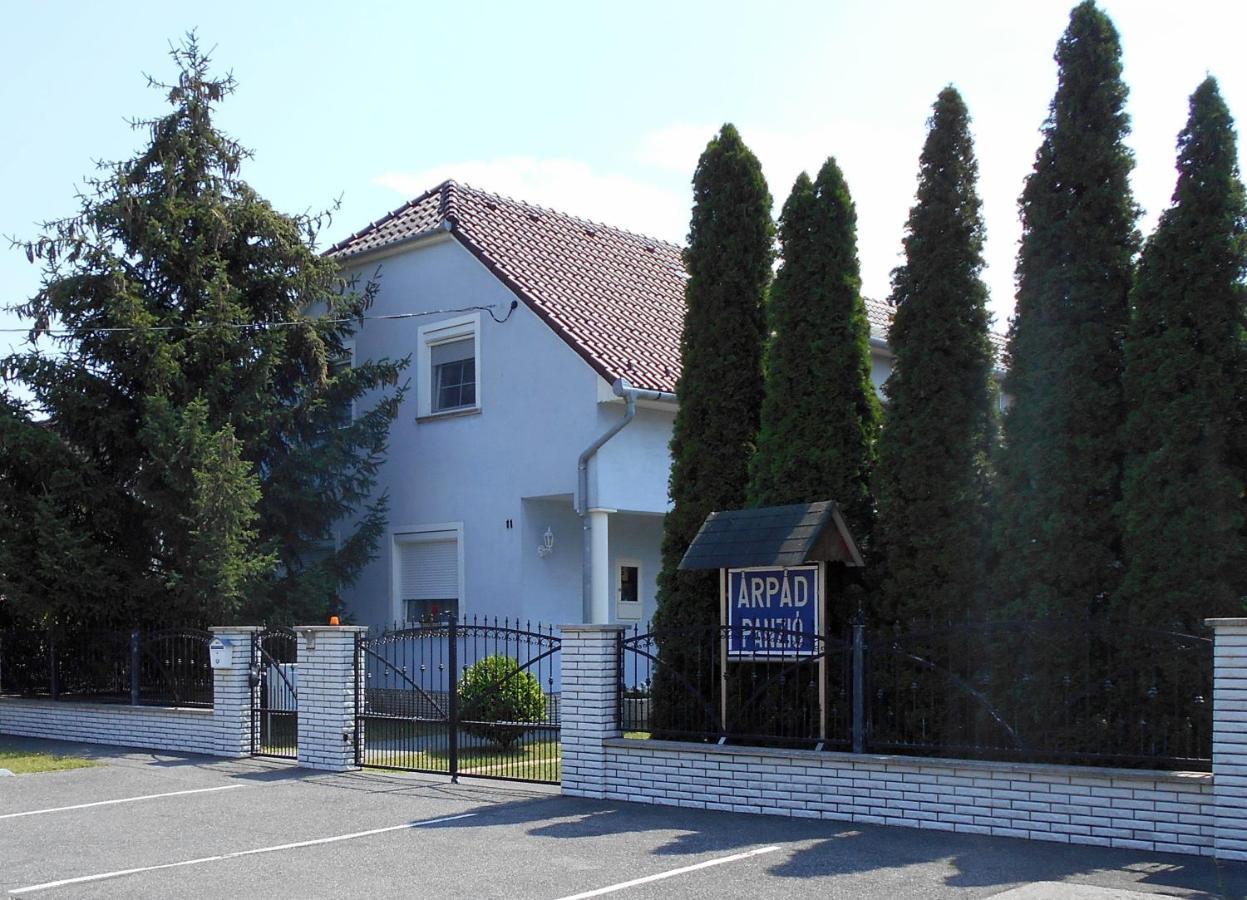 Bed and Breakfast Arpad Panzio Дьєр Екстер'єр фото
