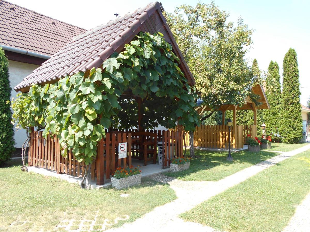 Bed and Breakfast Arpad Panzio Дьєр Екстер'єр фото